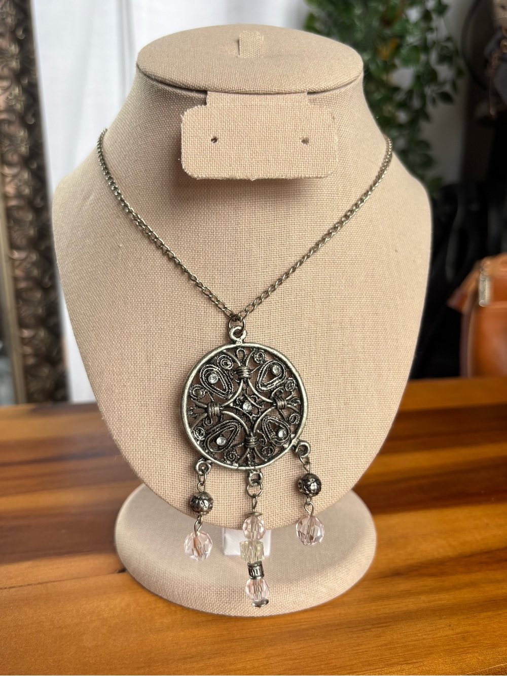 🛍️ Antiqued Silver Tone Filigree Dreamcatcher Pendant Necklace Beaded